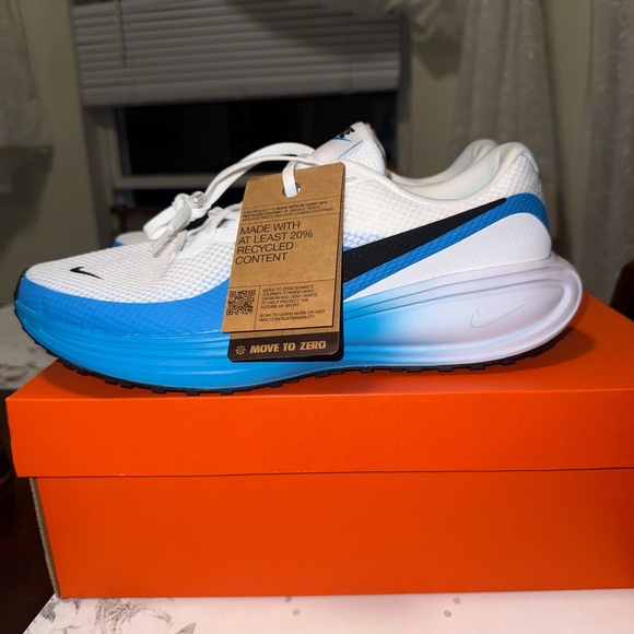 Nike men’s Revolution 8 sneakers size 10.5 new - Picture 3 of 8